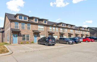 3 beds, 3 baths, $1,425, Unit # 201