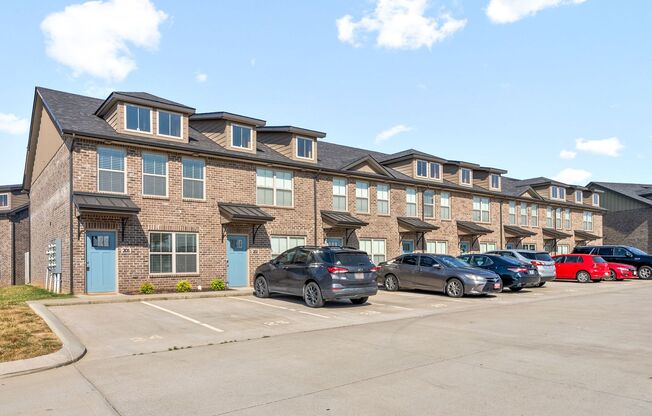 3 beds, 3 baths, $1,425, Unit # 201