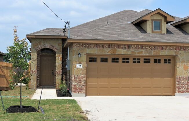 3/2/2 off HWY 46 / Fridge / Interior Washer & Dryer Connections / Fenced in Backyard / CISD