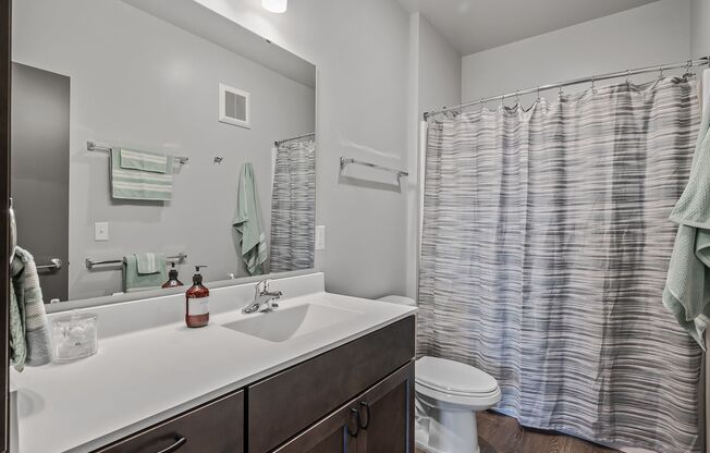 3 beds, 2 baths, 1,015 sqft, $2,355, Unit 206