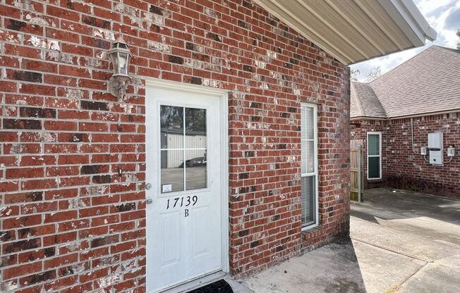 Prairieville School District! Trendy, 2 bedroom, 2 bath townhouse loaded with amenities