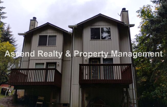 2 beds, 1.5 baths, $2,300