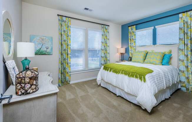 Windward Long Point Apartments - Spacious bedrooms