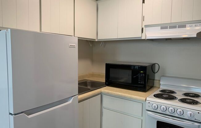 Studio, 1 bath, 300 sqft, $1,025