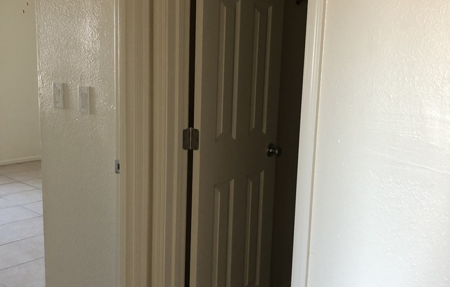 1 bed, 1 bath, 650 sqft, $1,100, Unit 126