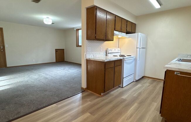 1 bed, 1 bath, $775, Unit 5