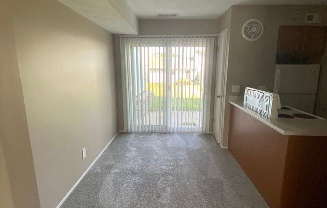 2 beds, 1 bath, 869 sqft, $1,159, Unit 12719T