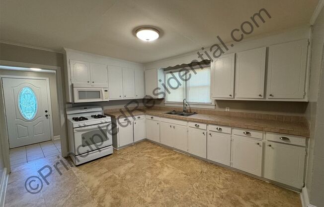 3 beds, 1 bath, $1,350