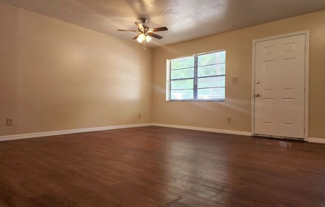 2 beds, 1 bath, 898 sqft, $1,100, Unit 230B NE 40 LN