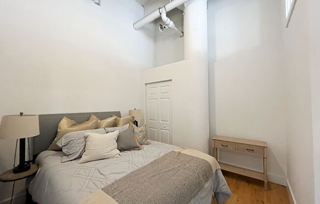 2 beds, 1 bath, 950 sqft, $1,975, Unit 707