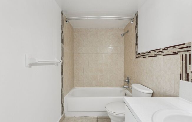 2 beds, 2 baths, 1,110 sqft, $2,300, Unit 211S