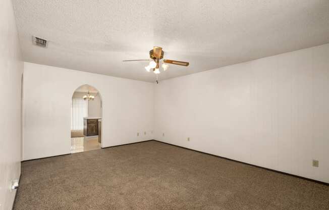 Unfurnished Living Room at Scottsmen Apartments, Clovis, California