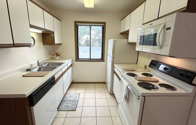 2 beds, 1 bath, 820 sqft, $875, Unit 1710-309