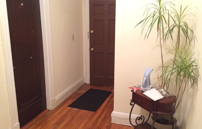 2 beds, 1 bath, 636 sqft, $3,400, Unit 01-005