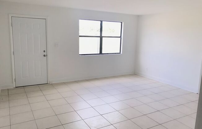 2 beds, 1 bath, $1,350, Unit 1610 N. 25th St, #7