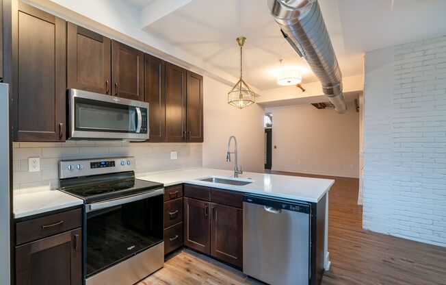 2 beds, 2 baths, $2,084, Unit 875 Michigan Ave Apt. 103