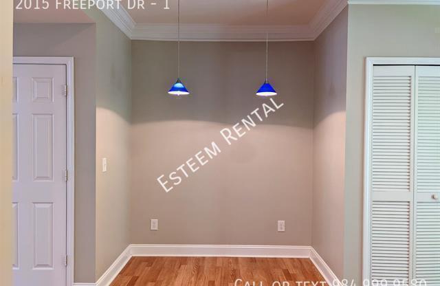 2015 FREEPORT DR