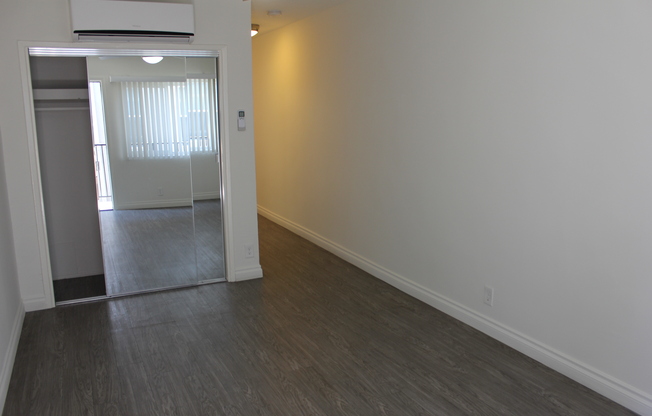 1136 N OGDEN DR
