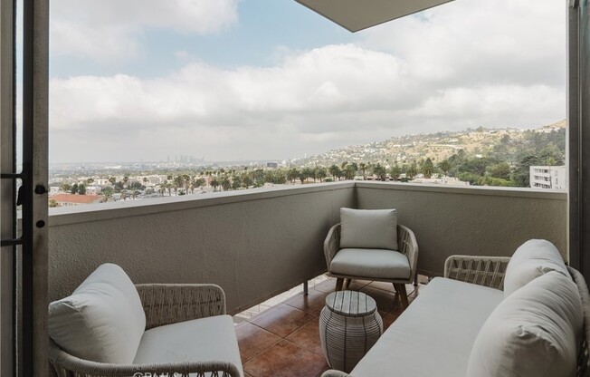 1 bed, 2 baths, 912 sqft, $3,600, Unit 1008