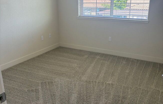 2 beds, 2 baths, 1,033 sqft, $2,238, Unit 1663 - 1305