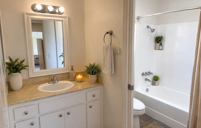 La Paloma - 8171 Vincetta Drive La Mesa, CA 91942