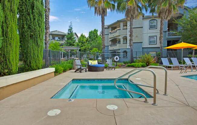 Broadleaf Apartments  |  Hot Tub
