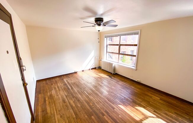 Studio, 1 bath, 350 sqft, $1,395, Unit 211 (#23)