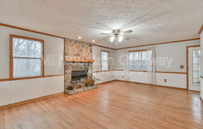 3 beds, 2 baths, 1,248 sqft, $1,750