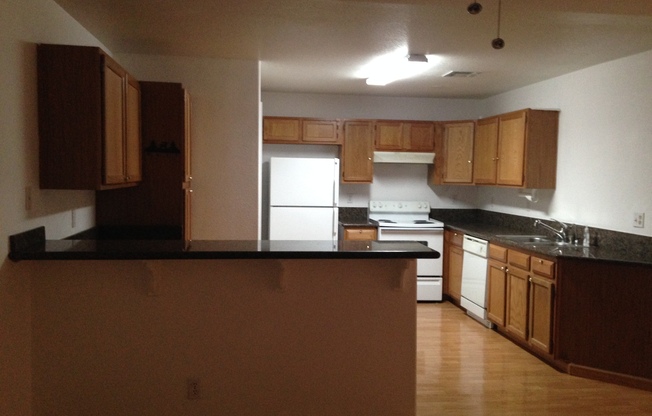 SUNHAMPTON CONDO FIRST FLOOR!