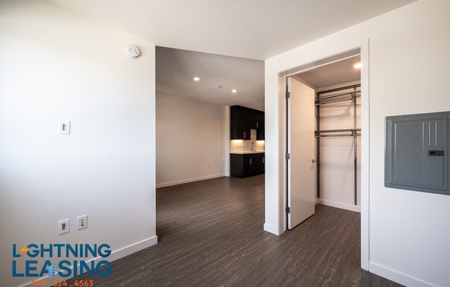 11406 1/2 CHANDLER BLVD