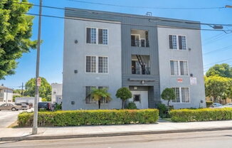 1142 W 17 ST
