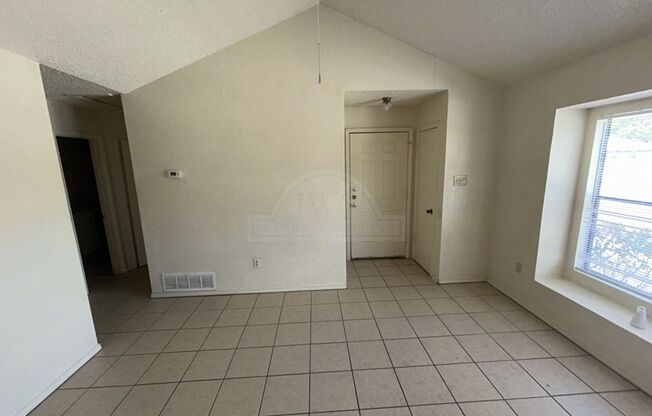 2 beds, 1 bath, $795