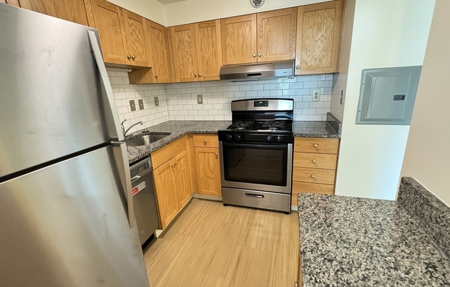 1 bed, 1 bath, 650 sqft, $2,805, Unit 72