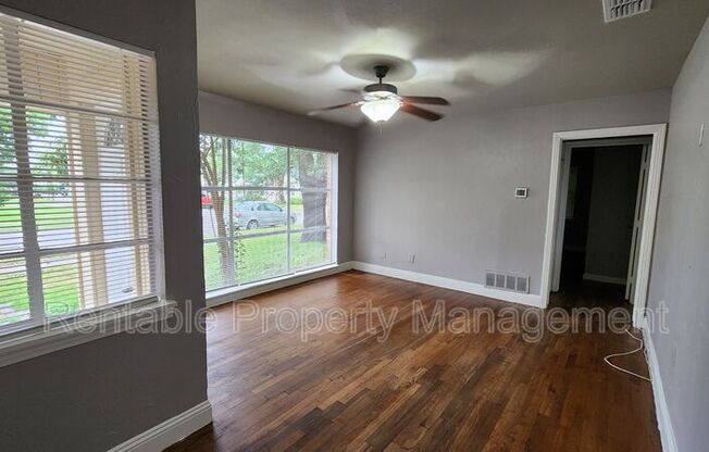 406 W 14 ST