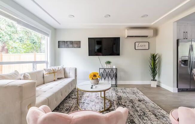 2 bedroom and 2.5 bathroom house in Tukwila