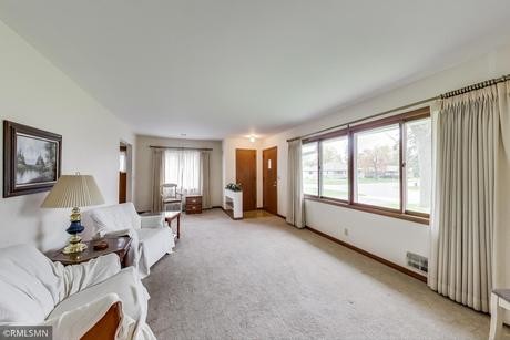 3800 Commodore Dr