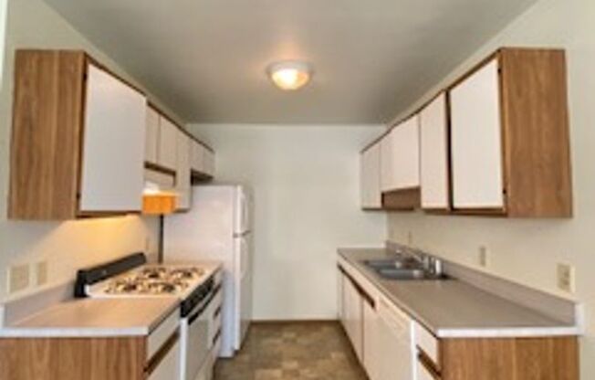 3 beds, 1.5 baths, 1,242 sqft, $995, Unit Unit A