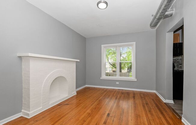 1 bed, 1 bath, 580 sqft, $1,595, Unit 4232 1/2 - 1W