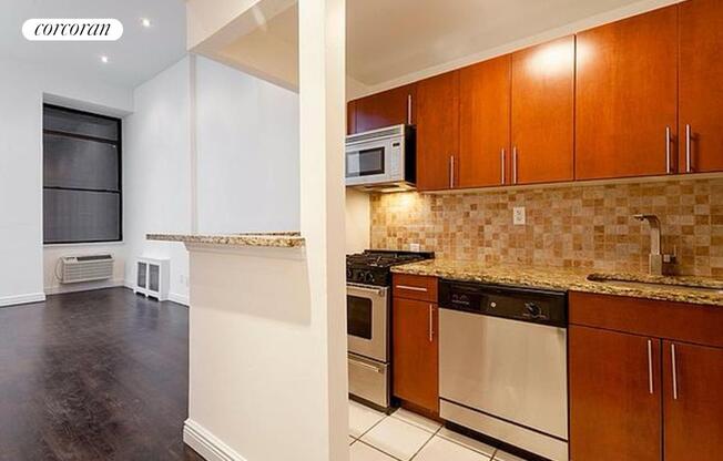 10 E 13 ST