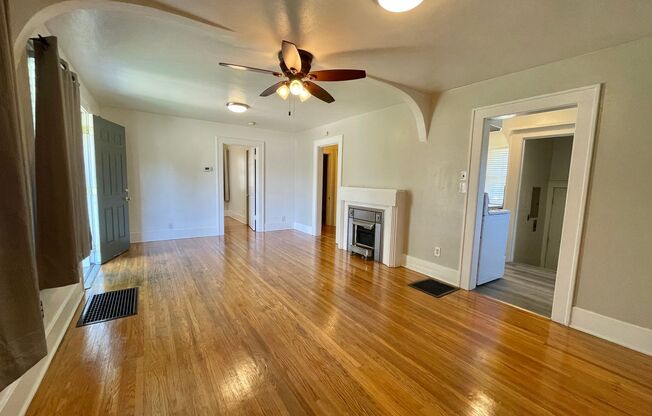 ADORABLE 4 bedroom standalone home - AVAILABLE NOW!