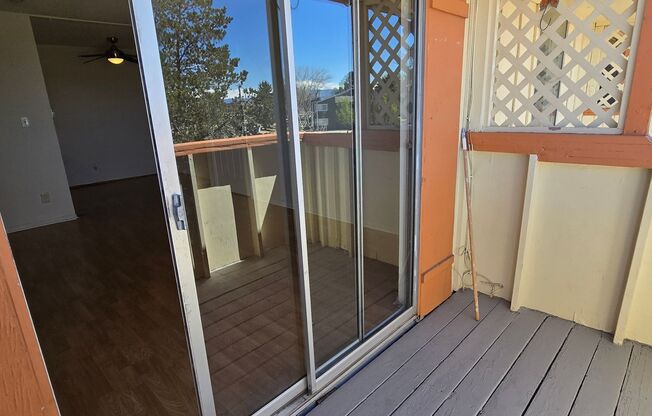 2 beds, 1 bath, $1,395