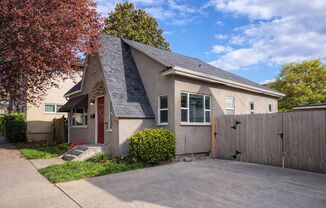 Uptown Village Cottage Home for Lease - 309 W. McLoughlin Blvd