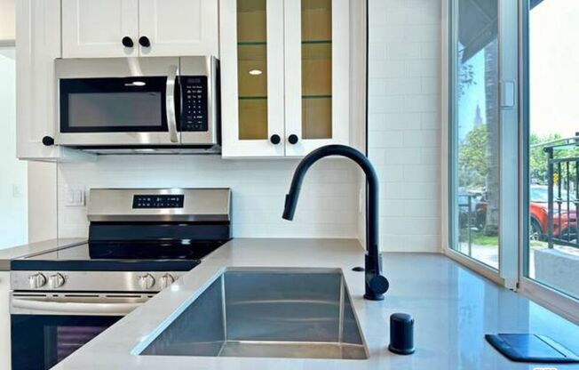 10560 Santa Monica Blvd Apt 205