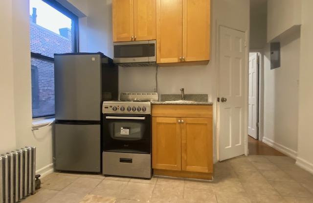 2 beds, 1 bath, 350 sqft, $2,925, Unit 26