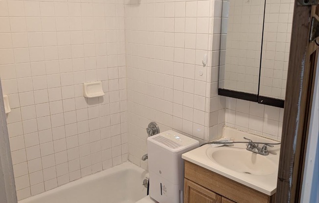 2 beds, 1 bath, $2,900, Unit 1