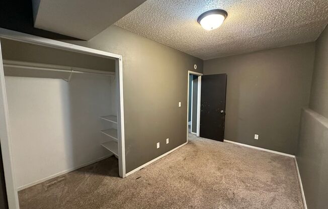 2 beds, 1 bath, 1,000 sqft, $1,050, Unit 248 Grand Blvd.