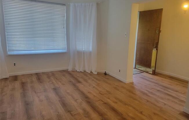 3 beds, 1 bath, 933 sqft, $3,990, Unit 1