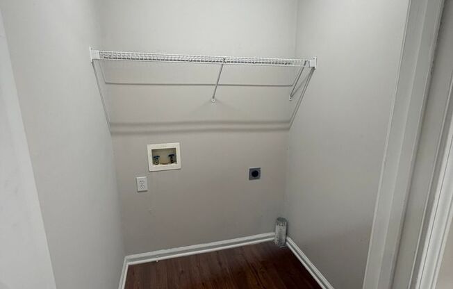 1 bed, 1 bath, 779 sqft, $1,100, Unit 1210 R