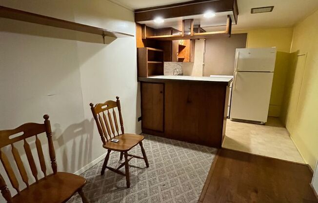 1 bed, 1 bath, 700 sqft, $800, Unit Unit 2