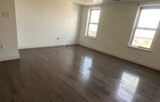 1637 N 33